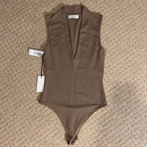 Aritzia Babaton Contour V-neck bodysuit